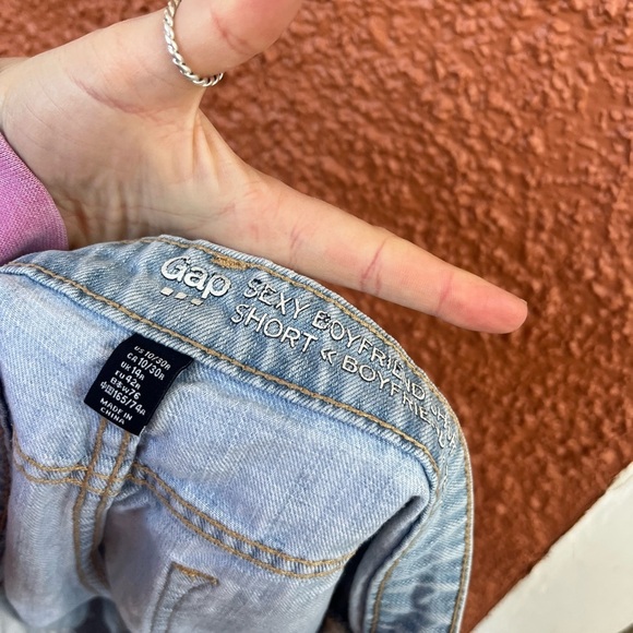 Gap Womens Size 10 30 Shorts 3 Light Wash Faded Distressed Denim Jean FLAWED - Picture 5 of 7